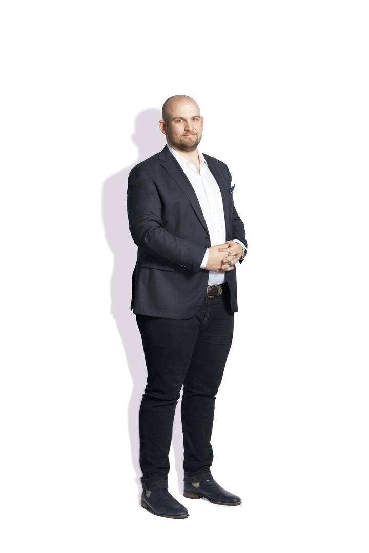 Alex_Watts_Standing-min